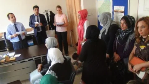 Kızıltepe Kaymakamlığından Yetim Öğrencilere Kırtasiye Yardımı