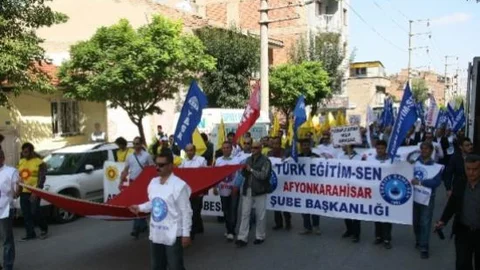 Afyonkarahisar'da Öğretmenler 1 Günlük Greve Gitti