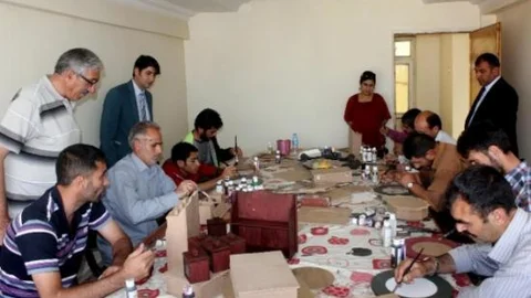 (özel Haber) Ağrılı Engelliler Artık Ahşap Hediyelik Eşya Yapımcısı