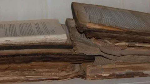 İnönü Döneminde Yakılmaya Çalışılan Kitapları Gösterdi