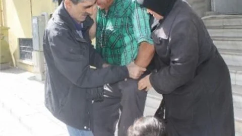 Üzerine Benzin Döken İmam Kendini Yakmaya Çalıştı