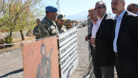 Chp Heyeti İle Askerler Arasında Gerginlik