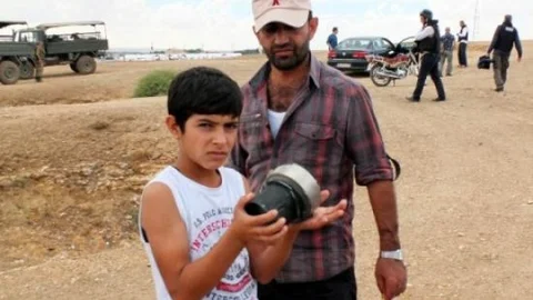 Düşen Havan Topunun Parçalarını Getirdiler