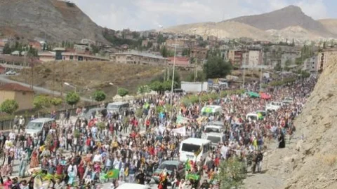 Işid'le Çıkan Çatışmada Ölen Ypg'li Hakkari'de Toprağa Verildi