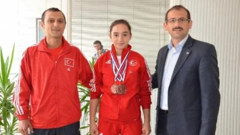 Altın Kızdan 3 Bronz Madalya