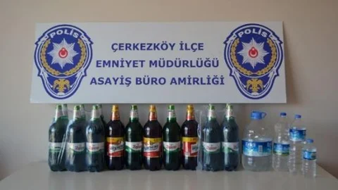 Halk Pazarında Kaçak İçki Ele Geçirildi