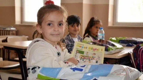 Ateşe Verilen Okullarda Eğitime Başlandı