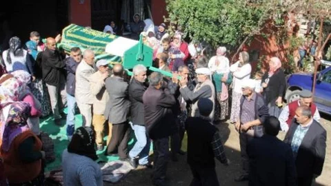 'poşetçi Dede' Toprağa Verildi