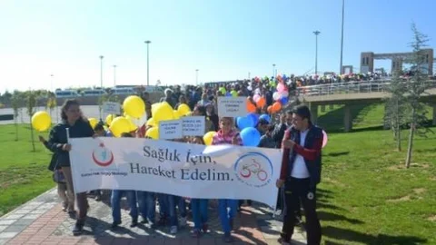 Sağlık İçin Yürüyüp Uçurtma Uçurdular