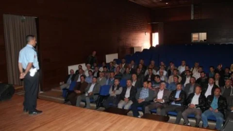 Bucak'ta Okul Servisi Şoförlerine Seminer Verildi