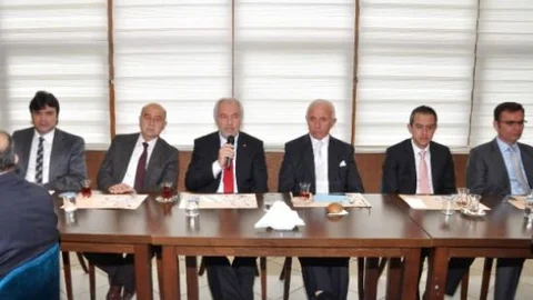 Kamil Saraçoğlu Kutso'nun Meslek Komiteleri İle Kahvaltıda Buluştu