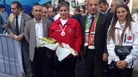 Diyarbakırlı Dünya İkincisi Cumhurbaşkanı Danışmanı Tarafından Kutlandı