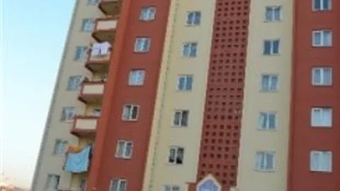 Evin Balkonunda İntihar Etti