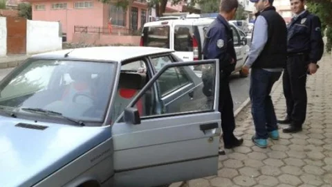 Pazara Giden Vatandaş Aracının Kapısını Açık Unuttu