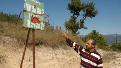 İmamdan İlginç Spor Sahası