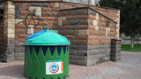 Çevre Temizlik Vergileri İle Oturma Bankları İle Çöp Sepetleri