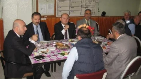 Başkan Özcan İtfaiyecilerle Kahvaltı Yaptı