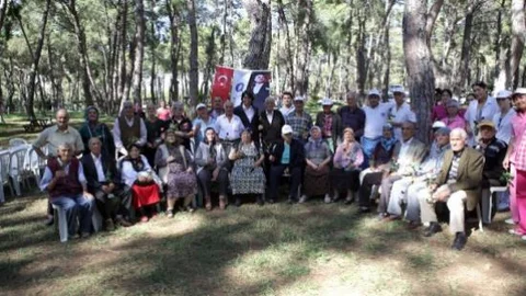 Huzurevi Sakinlerine Bayram Eğlencesi