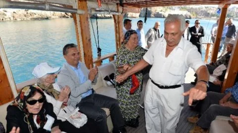 Başkan Uysal Yaşlılarla Yat Gezisi Yaptı