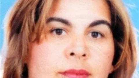 Otomobil Petrol İstasyonu Totemine Çarptı: 1 Ölü 1 Yaralı