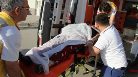 Genç Kadın Erkek Arkadaşı Tarafından Bıçaklanarak Ağır Yaralandı