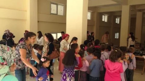 Didimli Yardımsevenler Bayram Öncesi Çocukları Sevindirdi