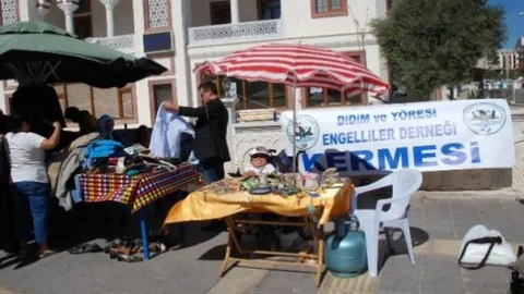 Didim'de Engelliler Derneği Akülü Sandalye İçin Kermes Düzenledi