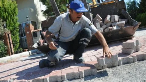 Güzelbahçe'nin Yolları Güzelleşiyor