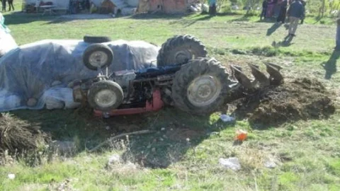 Sandıklı'da Yaşlı Adam Traktör Altında Kalarak Öldü