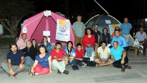 İşçilerden Belediye Bahçesinde Çadır