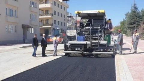 Korkuteli'nde Okul Sokağında Sıcak Asfalt Çalışmaları Tamamlandı