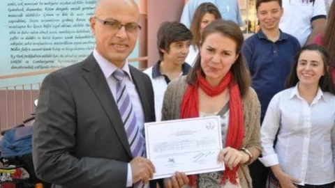 Gençlik Tiyatrosuna Başarı Belgeleri Verildi