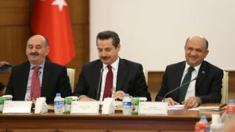 Bakan Çelik Bakan Müezzinoğlu Ve Bakan Işık İle İlaç Sektörü Temsilcileriyle Biraraya Geldi