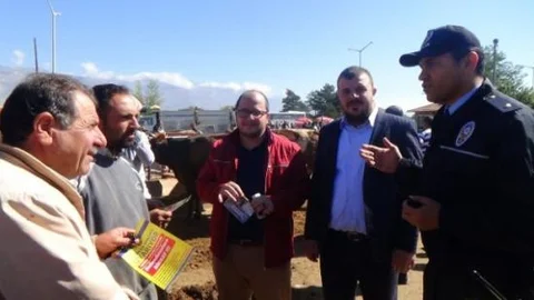 Erzincan'da Polis Ekipleri Hayvan Pazarında Sahte Para Uyarısı Yaptı