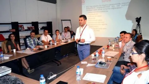 Agü Bölümlerini Arama Konferanslarıyla Yapılandırıyor