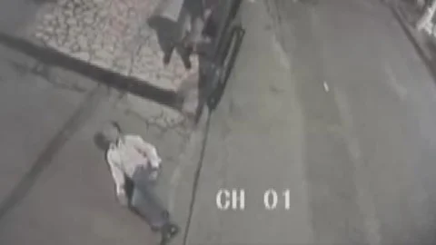 Otomobilden kurşunlama anı kameralara işte böyle yansıdı!