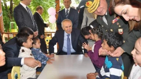 Protokol Üyeleri Çocuk Yuvası Ve Huzur Evi Sakinleri İle Bayramlaştı