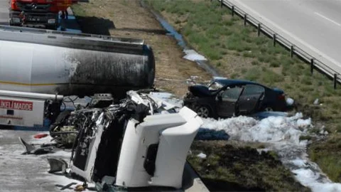 Akaryakıt tankeri otomobile çarptı: 8 yaralı!