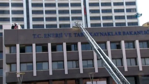 Bakanlıkta yangın paniği!