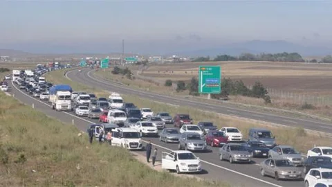 Tatilciler tatil yolunda perişan oldu!