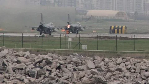 Jetler belirledi, obüsler vurdu!