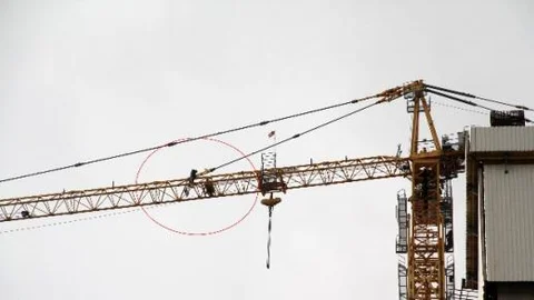 Asansör faciasının yaşandığı inşaatta vince çıktı!