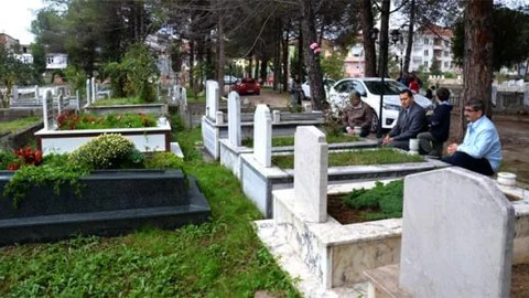 Bayram arifesinde kabir ziyareti!