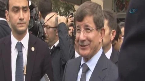 Davutoğlu, çocukluk ve gençlik yıllarının geçtiği mahalleyi ziyaret etti!