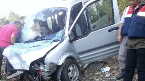 Bayram yolu kana bulandı: 2 ölü, 5 yaralı!