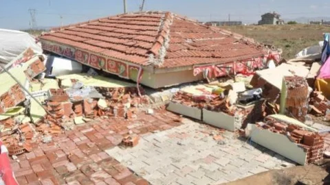 Afyonkarahisar'da Bir Market Çöktü