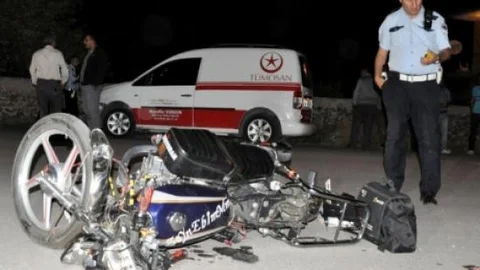 Kamyonetle Motosiklet Çarpıştı: 1 Yaralı