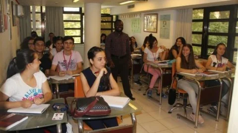 Tuncelili Öğrencilere İngilizce Eğitimi