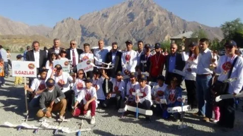 Hakkarili Çocuklar Polis Ağabeyleri İle Birlikte Model Uçak Uçurdular