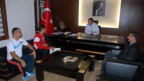 Midyat'ın İlk Milli Sporcusu İşler'e Kaymakam Bingöl'den Eğitim Bursu